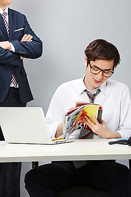 포토 JPG 스튜디오촬영 응시 남자 안경 비즈니스 실내 서기 미소 웃음 들기 사람 앉기 동양인 정장 20대 성인 두명 앞모습 비즈니스라이프 노트북 연필 팔짱 한국인 업무 직장인 비즈니스맨 작업실 잡지 상사 책상 즐거움 감시 부적응 성인잡지 남자만 성인남자만 청년만 청년남자만 성인만 안경낌 국내포토 직업 라이프스타일 시선 잡화 옷 감정 뷰포인트 가구 컨셉 모션 학용품 표정 인종 청년 내부 간행물 전자제품 필기구 작업 파일형식