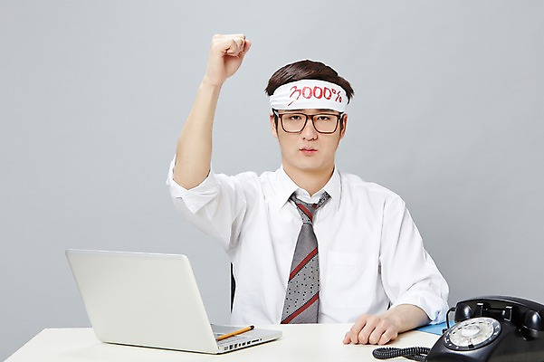 포토 JPG 스튜디오촬영 남자 안경 비즈니스 모션 성공 영업 실내 한명 사람 앉기 동양인 정장 손짓 상반신 20대 성인 앞모습 비즈니스라이프 노트북 연필 파이팅 주먹 한국인 머리띠 업무 직장인 비즈니스맨 작업실 전화기 즐거움 문서 파일 통화 부적응 남자만 남자한명만 성인남자만 청년만 청년남자만 청년남자한명만 성인한명만 성인남자한명만 성인만 안경낌 국내포토 직업 1 라이프스타일 잡화 옷 감정 뷰포인트 컨셉 장신구 학용품 인종 청년 내부 전자제품 필기구 작업 파일형식