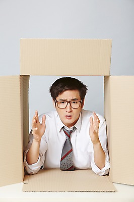 포토 JPG 스튜디오촬영 남자 안경 생각 비즈니스 실내 한명 사람 동양인 정장 상반신 20대 성인 앞모습 비즈니스라이프 상자 한국인 직장인 비즈니스맨 책상 즐거움 고민 부적응 심각 남자만 남자한명만 성인남자만 청년만 청년남자만 청년남자한명만 성인한명만 성인남자한명만 성인만 안경낌 국내포토 직업 1 라이프스타일 잡화 옷 감정 뷰포인트 가구 컨셉 인종 청년 내부 파일형식