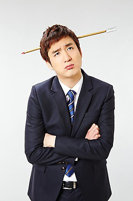 포토 JPG 스튜디오촬영 남자 포즈 비즈니스 모션 화살 실내 한명 사람 동양인 정장 상반신 20대 성인 앞모습 비즈니스라이프 팔짱 한국인 올려보기 직장인 비즈니스맨 찡그림 즐거움 열정 남자만 남자한명만 성인남자만 청년만 청년남자만 청년남자한명만 성인한명만 성인남자한명만 성인만 국내포토 직업 1 라이프스타일 옷 감정 뷰포인트 표정 인종 청년 내부 파일형식