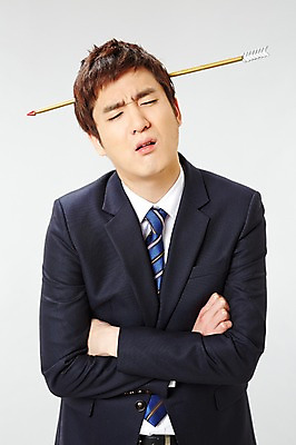 포토 JPG 스튜디오촬영 남자 포즈 비즈니스 모션 화살 실내 한명 사람 동양인 정장 상반신 20대 성인 앞모습 비즈니스라이프 팔짱 한국인 직장인 비즈니스맨 찡그림 즐거움 열정 남자만 남자한명만 성인남자만 청년만 청년남자만 청년남자한명만 성인한명만 성인남자한명만 성인만 국내포토 직업 1 라이프스타일 옷 감정 뷰포인트 표정 인종 청년 내부 파일형식