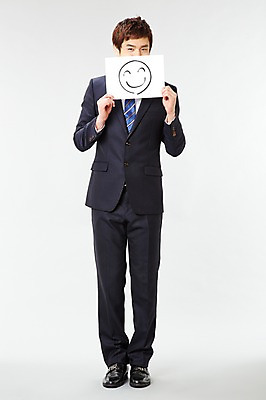 포토 JPG 스튜디오촬영 전신 배너 남자 포즈 비즈니스 모션 사각프레임 광고판 실내 표정 한명 서기 미소 웃음 들기 사람 동양인 정장 20대 성인 앞모습 비즈니스라이프 한국인 직장인 비즈니스맨 즐거움 열정 남자만 남자한명만 성인남자만 청년만 청년남자만 청년남자한명만 성인한명만 성인남자한명만 성인만 국내포토 직업 1 라이프스타일 옷 감정 뷰포인트 프레임 알림판 인종 청년 내부 사각형 판 파일형식