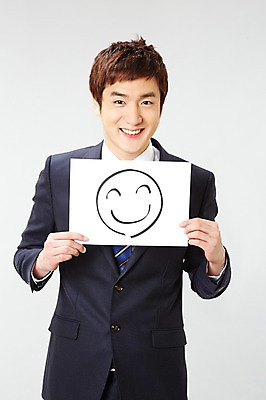 포토 JPG 스튜디오촬영 배너 남자 포즈 비즈니스 모션 사각프레임 광고판 실내 표정 한명 미소 웃음 들기 사람 동양인 정장 상반신 20대 성인 앞모습 비즈니스라이프 한국인 직장인 비즈니스맨 즐거움 열정 남자만 남자한명만 성인남자만 청년만 청년남자만 청년남자한명만 성인한명만 성인남자한명만 성인만 국내포토 직업 1 라이프스타일 옷 감정 뷰포인트 프레임 알림판 인종 청년 내부 사각형 판 파일형식