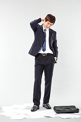 포토 JPG 스튜디오촬영 전신 남자 종이 포즈 서류가방 가방 비즈니스 모션 실내 한명 서기 사람 동양인 정장 20대 성인 앞모습 비즈니스라이프 눈감음 한국인 업무 직장인 비즈니스맨 찡그림 문서 열정 실수 남자만 남자한명만 성인남자만 청년만 청년남자만 청년남자한명만 성인한명만 성인남자한명만 성인만 국내포토 직업 1 라이프스타일 잡화 옷 감정 뷰포인트 표정 인종 청년 내부 작업 파일형식