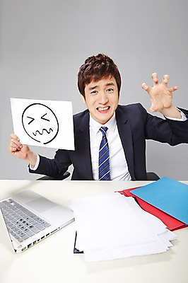 포토 JPG 스튜디오촬영 배너 남자 비즈니스 모션 사각프레임 광고판 실내 표정 한명 들기 사람 동양인 정장 손짓 상반신 20대 성인 앞모습 비즈니스라이프 노트북 한국인 분노 업무 직장인 비즈니스맨 작업실 책상 즐거움 문서 파일 열정 남자만 남자한명만 성인남자만 청년만 청년남자만 청년남자한명만 성인한명만 성인남자한명만 성인만 국내포토 직업 1 라이프스타일 옷 감정 뷰포인트 가구 프레임 알림판 인종 청년 내부 전자제품 사각형 작업 판 파일형식