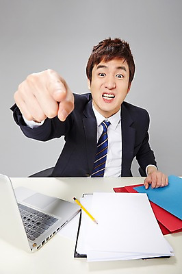 포토 JPG 스튜디오촬영 남자 비즈니스 모션 실내 한명 사람 동양인 정장 손짓 상반신 20대 성인 앞모습 비즈니스라이프 노트북 연필 한국인 분노 가리킴 업무 직장인 비즈니스맨 작업실 책상 즐거움 문서 파일 열정 삿대질 남자만 남자한명만 성인남자만 청년만 청년남자만 청년남자한명만 성인한명만 성인남자한명만 성인만 국내포토 직업 1 라이프스타일 옷 감정 뷰포인트 가구 학용품 인종 청년 내부 전자제품 필기구 작업 파일형식