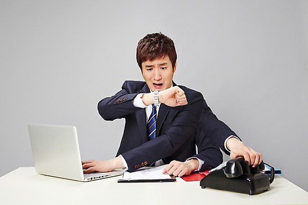 포토 JPG 스튜디오촬영 응시 남자 비즈니스 실내 한명 사람 동양인 정장 상반신 20대 성인 앞모습 비즈니스라이프 노트북 한국인 시간 업무 직장인 비즈니스맨 작업실 전화기 손목시계 책상 즐거움 문서 파일 바쁨 열정 통화 남자만 남자한명만 성인남자만 청년만 청년남자만 청년남자한명만 성인한명만 성인남자한명만 성인만 국내포토 직업 1 라이프스타일 시선 옷 감정 뷰포인트 시계 가구 장신구 모션 인종 청년 내부 전자제품 작업 파일형식