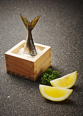 포토 JPG 스튜디오촬영 조각 식재료 재료 회색배경 실내 근접촬영 사람없음 장식 신선 나무상자 레몬 해산물 담기 꼬리 날것 고등어 토막 국내포토 뷰포인트 백그라운드 과일 모션 어류 내부 상자 회색 파일형식