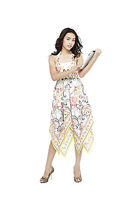 포토 JPG 스튜디오촬영 전신 외국인 해외기획촬영 우먼라이프 라이프스타일 2012년태국 드레스 계절 원피스 여자 패션 실내 한명 서기 들기 누끼 사람 동양인 20대 성인 앞모습 여름 태블릿 웹서핑 하이힐 여자만 여자한명만 성인여자만 청년만 청년여자만 성인한명만 청년여자한명만 성인여자한명만 성인만 국내포토 1 옷 구두 뷰포인트 모션 인종 청년 내부 생활 전자제품 스마트기기 여성화 파일형식