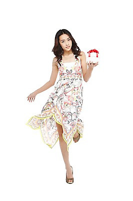 포토 JPG 스튜디오촬영 전신 외국인 해외기획촬영 우먼라이프 라이프스타일 2012년태국 드레스 계절 원피스 여자 패션 포즈 모션 실내 선물 한명 서기 들기 누끼 사람 동양인 이벤트 20대 성인 앞모습 여름 선물상자 쇼핑 상자 하이힐 여자만 여자한명만 성인여자만 청년만 청년여자만 성인한명만 청년여자한명만 성인여자한명만 성인만 국내포토 1 옷 구두 뷰포인트 인종 청년 내부 생활 여성화 파일형식
