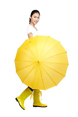 포토 JPG 스튜디오촬영 전신 외국인 해외기획촬영 라이프스타일 2012년태국 잡화 계절 여자 우산 날씨 실내 장화 한명 서기 미소 웃음 들기 누끼 사람 동양인 20대 성인 옆모습 캐주얼 여름 청바지 비 장마 여자만 여자한명만 성인여자만 청년만 청년여자만 성인한명만 청년여자한명만 성인여자한명만 성인만 국내포토 자연요소 1 옷 뷰포인트 신발 바지 모션 표정 인종 청년 내부 생활 비_날씨 파일형식