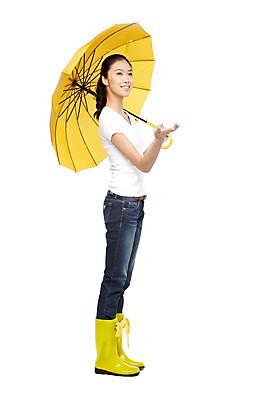 포토 JPG 스튜디오촬영 전신 외국인 해외기획촬영 라이프스타일 2012년태국 잡화 계절 여자 우산 날씨 실내 장화 한명 서기 미소 웃음 들기 누끼 사람 동양인 손짓 20대 성인 옆모습 캐주얼 여름 청바지 비 장마 여자만 여자한명만 성인여자만 청년만 청년여자만 성인한명만 청년여자한명만 성인여자한명만 성인만 국내포토 자연요소 1 옷 뷰포인트 신발 바지 모션 표정 인종 청년 내부 생활 비_날씨 파일형식