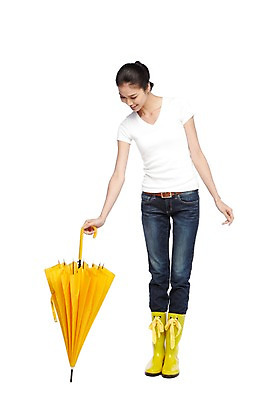 포토 JPG 스튜디오촬영 전신 외국인 해외기획촬영 라이프스타일 2012년태국 잡화 계절 여자 우산 날씨 실내 장화 한명 서기 미소 웃음 들기 누끼 사람 동양인 20대 성인 앞모습 캐주얼 여름 청바지 비 장마 여자만 여자한명만 성인여자만 청년만 청년여자만 성인한명만 청년여자한명만 성인여자한명만 성인만 국내포토 자연요소 1 옷 뷰포인트 신발 바지 모션 표정 인종 청년 내부 생활 비_날씨 파일형식