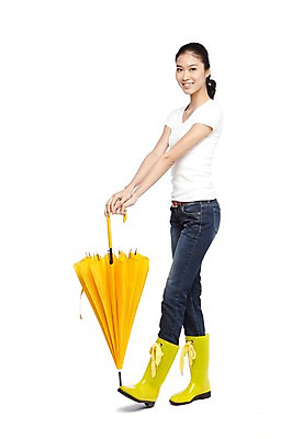 포토 JPG 스튜디오촬영 전신 외국인 해외기획촬영 라이프스타일 2012년태국 잡화 계절 여자 우산 날씨 실내 장화 한명 서기 미소 웃음 들기 누끼 사람 동양인 20대 성인 옆모습 캐주얼 여름 청바지 비 장마 여자만 여자한명만 성인여자만 청년만 청년여자만 성인한명만 청년여자한명만 성인여자한명만 성인만 국내포토 자연요소 1 옷 뷰포인트 신발 바지 모션 표정 인종 청년 내부 생활 비_날씨 파일형식