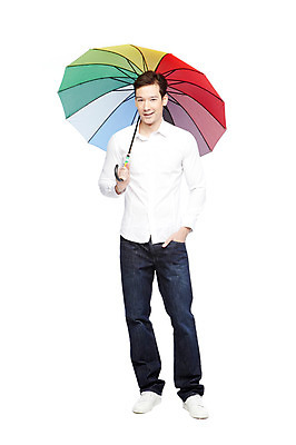 포토 JPG 스튜디오촬영 전신 서양인 외국인 해외기획촬영 라이프스타일 2012년태국 잡화 계절 남자 우산 날씨 실내 한명 서기 미소 웃음 들기 누끼 사람 20대 성인 앞모습 캐주얼 여름 청바지 비 장마 남자만 남자한명만 성인남자만 청년만 청년남자만 청년남자한명만 성인한명만 성인남자한명만 성인만 국내포토 자연요소 1 옷 뷰포인트 바지 모션 표정 인종 청년 내부 생활 비_날씨 파일형식