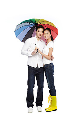 포토 JPG 스튜디오촬영 전신 서양인 외국인 해외기획촬영 라이프스타일 커플 2012년태국 잡화 계절 여자 남자 커플라이프 우산 날씨 실내 장화 서기 미소 웃음 들기 누끼 사람 동양인 20대 성인 두명 캐주얼 여름 청바지 비 장마 청년만 성인만 국내포토 자연요소 옷 신발 바지 관계 모션 표정 인종 청년 내부 생활 비_날씨 파일형식