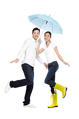 포토 JPG 스튜디오촬영 전신 서양인 외국인 해외기획촬영 라이프스타일 커플 2012년태국 잡화 계절 여자 남자 커플라이프 포즈 우산 모션 날씨 실내 장화 서기 미소 웃음 들기 누끼 사람 동양인 20대 성인 두명 옆모습 캐주얼 여름 청바지 비 장마 청년만 성인만 국내포토 자연요소 옷 뷰포인트 신발 바지 관계 표정 인종 청년 내부 생활 비_날씨 파일형식