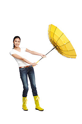 포토 JPG 스튜디오촬영 전신 외국인 해외기획촬영 라이프스타일 2012년태국 잡화 계절 여자 우산 날씨 실내 장화 한명 서기 미소 웃음 들기 누끼 사람 동양인 20대 성인 앞모습 캐주얼 여름 청바지 비 장마 여자만 여자한명만 성인여자만 청년만 청년여자만 성인한명만 청년여자한명만 성인여자한명만 성인만 국내포토 자연요소 1 옷 뷰포인트 신발 바지 모션 표정 인종 청년 내부 생활 비_날씨 파일형식