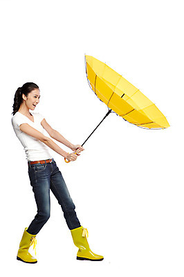 포토 JPG 스튜디오촬영 전신 외국인 해외기획촬영 라이프스타일 2012년태국 잡화 계절 여자 우산 날씨 실내 장화 한명 서기 미소 웃음 들기 누끼 사람 동양인 20대 성인 옆모습 캐주얼 여름 청바지 비 장마 여자만 여자한명만 성인여자만 청년만 청년여자만 성인한명만 청년여자한명만 성인여자한명만 성인만 국내포토 자연요소 1 옷 뷰포인트 신발 바지 모션 표정 인종 청년 내부 생활 비_날씨 파일형식