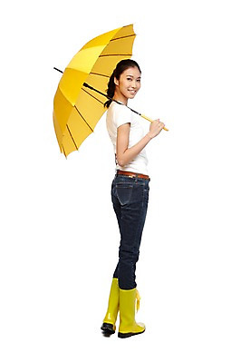 포토 JPG 스튜디오촬영 전신 외국인 해외기획촬영 라이프스타일 2012년태국 잡화 계절 여자 우산 날씨 실내 장화 한명 서기 미소 웃음 들기 누끼 사람 동양인 20대 성인 옆모습 캐주얼 여름 청바지 비 장마 여자만 여자한명만 성인여자만 청년만 청년여자만 성인한명만 청년여자한명만 성인여자한명만 성인만 국내포토 자연요소 1 옷 뷰포인트 신발 바지 모션 표정 인종 청년 내부 생활 파일형식