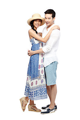 포토 JPG 스튜디오촬영 전신 서양인 외국인 해외기획촬영 모자 라이프스타일 커플 2012년태국 계절 원피스 여자 남자 커플라이프 여행 안기 포옹 휴가 실내 서기 미소 웃음 누끼 사람 동양인 20대 성인 두명 옆모습 캐주얼 여름 여름휴가 바캉스 청년만 성인만 국내포토 잡화 옷 뷰포인트 관계 모션 표정 인종 청년 내부 생활 파일형식 여름_계절