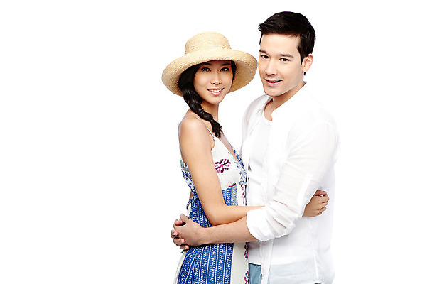 포토 JPG 스튜디오촬영 서양인 외국인 해외기획촬영 모자 라이프스타일 커플 2012년태국 계절 원피스 여자 남자 커플라이프 여행 안기 포옹 휴가 실내 미소 웃음 누끼 사람 동양인 상반신 20대 성인 두명 옆모습 캐주얼 여름 여름휴가 바캉스 청년만 성인만 국내포토 잡화 옷 뷰포인트 관계 모션 표정 인종 청년 내부 생활 파일형식 여름_계절