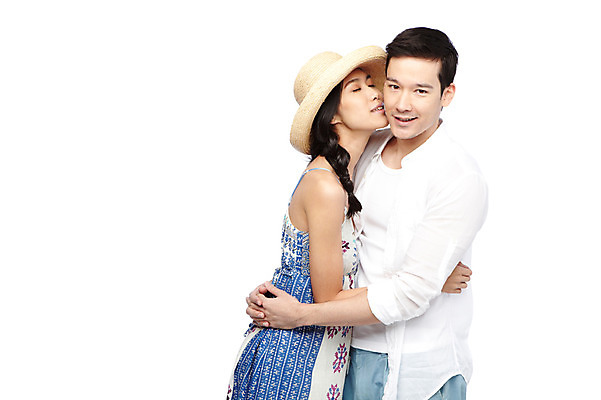 포토 JPG 스튜디오촬영 서양인 외국인 해외기획촬영 모자 라이프스타일 커플 2012년태국 계절 원피스 여자 남자 커플라이프 여행 안기 포옹 휴가 실내 미소 웃음 누끼 사람 동양인 상반신 20대 성인 두명 옆모습 캐주얼 여름 여름휴가 바캉스 청년만 성인만 국내포토 잡화 옷 뷰포인트 관계 모션 표정 인종 청년 내부 생활 파일형식 여름_계절