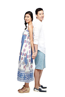 포토 JPG 스튜디오촬영 전신 서양인 외국인 해외기획촬영 라이프스타일 커플 2012년태국 계절 원피스 여자 남자 커플라이프 여행 휴가 실내 서기 미소 웃음 누끼 사람 동양인 20대 성인 두명 옆모습 캐주얼 여름 여름휴가 바캉스 손잡기 등맞대기 청년만 성인만 국내포토 옷 뷰포인트 관계 모션 표정 인종 청년 내부 생활 파일형식 여름_계절