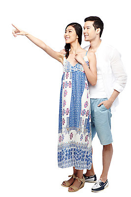 포토 JPG 스튜디오촬영 전신 서양인 외국인 해외기획촬영 라이프스타일 커플 응시 2012년태국 계절 원피스 여자 남자 커플라이프 여행 휴가 실내 서기 미소 웃음 누끼 사람 동양인 손짓 20대 성인 두명 옆모습 캐주얼 여름 여름휴가 바캉스 가리킴 청년만 성인만 국내포토 시선 옷 뷰포인트 관계 모션 표정 인종 청년 내부 생활 파일형식 여름_계절