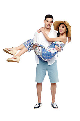 포토 JPG 스튜디오촬영 전신 서양인 외국인 해외기획촬영 모자 라이프스타일 커플 2012년태국 계절 원피스 여자 남자 커플라이프 여행 안기 휴가 실내 서기 미소 웃음 누끼 사람 동양인 20대 성인 두명 앞모습 캐주얼 여름 여름휴가 바캉스 청년만 성인만 국내포토 잡화 옷 뷰포인트 관계 모션 표정 인종 청년 내부 생활 파일형식 여름_계절