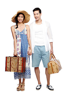 포토 JPG 스튜디오촬영 전신 서양인 외국인 해외기획촬영 모자 라이프스타일 커플 2012년태국 계절 원피스 여자 남자 커플라이프 여행 가방 휴가 실내 서기 미소 웃음 들기 누끼 사람 동양인 20대 성인 두명 앞모습 캐주얼 여름 여름휴가 바캉스 여행가방 손잡기 청년만 성인만 국내포토 잡화 옷 뷰포인트 관계 모션 표정 인종 청년 내부 생활 파일형식 여름_계절