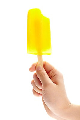 포토 JPG 스튜디오촬영 손 백그라운드 아이스크림 디저트 한손 실내 한명 들기 누끼 풍경 근접촬영 신체부위 여름 오브젝트 막대아이스크림 아이스바 국내포토 1 계절 음식 뷰포인트 모션 사람 내부 파일형식