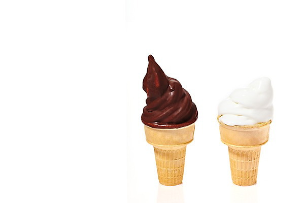 포토 JPG 스튜디오촬영 백그라운드 아이스크림 실내 종류 누끼 풍경 사람없음 여름 초콜릿 오브젝트 아이스크림콘 소프트아이스크림 바닐라 국내포토 계절 디저트 내부 콘 파일형식