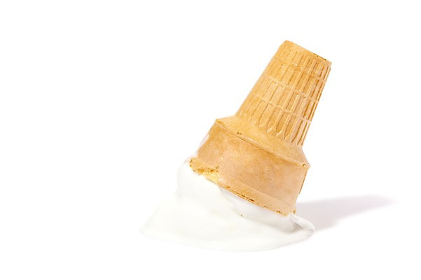 포토 JPG 스튜디오촬영 백그라운드 실내 누끼 풍경 근접촬영 사람없음 여름 오브젝트 아이스크림콘 콘아이스크림 넘어짐 바닐라 국내포토 계절 뷰포인트 모션 아이스크림 내부 콘 파일형식