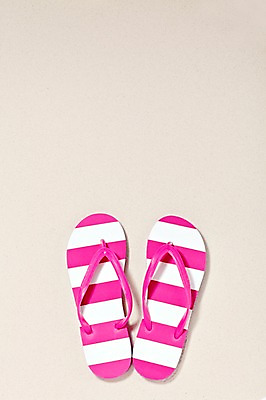 포토 JPG 스튜디오촬영 잡화 계절 백그라운드 신발 무늬 휴가 슬리퍼 안내 프레임 바캉스용품 실내 풍경 사람없음 여름 여름휴가 바캉스 줄무늬 알림 오브젝트 한켤레 국내포토 1 내부 파일형식 여름_계절