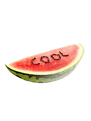 포토 JPG 스튜디오촬영 모양 문자 알파벳 영어 열매 컬러 과일 식재료 단면 여름음식 수박 실내 누끼 사람없음 빨간색 초록색 단어 농작물 달콤 시원함 슬라이스 수박씨 제철음식 제철과일 과채 국내포토 식물 음식 농업 채소 씨앗 내부 맛 제철 파일형식 여름_계절