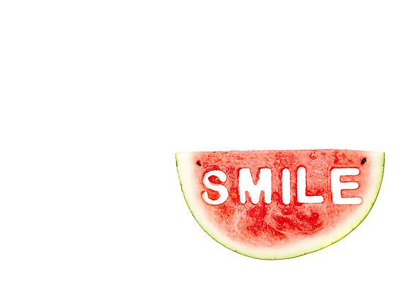 포토 JPG 스튜디오촬영 문자 알파벳 영어 열매 컬러 과일 식재료 단면 여름음식 수박 실내 미소 누끼 사람없음 빨간색 단어 농작물 달콤 시원함 슬라이스 제철음식 제철과일 과채 국내포토 식물 음식 농업 채소 표정 내부 맛 제철 파일형식 여름_계절