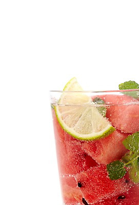 포토 JPG 스튜디오촬영 열매 음료 컬러 과일 식재료 여름음식 잔 수박 실내 누끼 근접촬영 사람없음 컵 빨간색 농작물 달콤 시원함 레몬 민트 담기 슬라이스 수박씨 탄산 제철음식 제철과일 과채 국내포토 식물 식기 음식 뷰포인트 농업 채소 모션 씨앗 내부 맛 허브 제철 파일형식 여름_계절