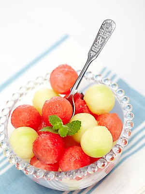 포토 JPG 스튜디오촬영 모양 그릇 식기 열매 컬러 과일 식재료 여름음식 수박 수저 실내 근접촬영 사람없음 아웃포커스 빨간색 농작물 노란색 식탁보 달콤 시원함 멜론 담기 믹싱볼 제철음식 제철과일 국내포토 식물 음식 뷰포인트 농업 모션 촬영기법 내부 맛 제철 파일형식 여름_계절