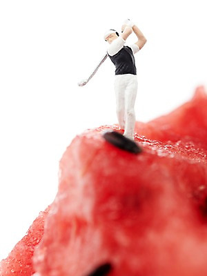 포토 JPG 스튜디오촬영 열매 인형 컬러 골프 과일 식재료 여름음식 수박 실내 들기 누끼 근접촬영 사람없음 아웃포커스 빨간색 농작물 장난감 미니어처 피규어 골프채 달콤 시원함 수박씨 제철음식 제철과일 과채 국내포토 식물 음식 뷰포인트 농업 채소 모션 골프용품 촬영기법 씨앗 내부 구기 모형 맛 제철 파일형식 여름_계절