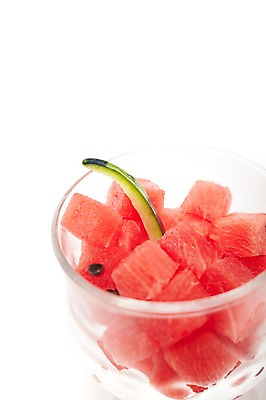 포토 JPG 스튜디오촬영 열매 컬러 과일 식재료 여름음식 잔 수박 실내 누끼 근접촬영 사람없음 아웃포커스 컵 빨간색 농작물 껍질 달콤 시원함 담기 슬라이스 수박씨 제철음식 제철과일 과채 국내포토 식물 식기 음식 뷰포인트 농업 채소 모션 촬영기법 씨앗 내부 맛 제철 파일형식 여름_계절