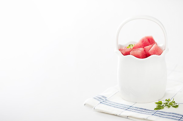 포토 JPG 스튜디오촬영 열매 컬러 과일 식재료 여름음식 수박 실내 사람없음 빨간색 농작물 바구니 식탁보 달콤 시원함 담기 슬라이스 제철음식 제철과일 과채 국내포토 식물 음식 농업 채소 모션 내부 맛 제철 파일형식 여름_계절