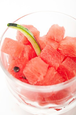 포토 JPG 스튜디오촬영 열매 과일 식재료 여름음식 잔 수박 실내 누끼 근접촬영 사람없음 아웃포커스 컵 빨간색 초록색 농작물 껍질 달콤 시원함 담기 슬라이스 수박씨 제철음식 제철과일 과채 국내포토 식물 식기 음식 뷰포인트 컬러 농업 채소 모션 촬영기법 씨앗 내부 맛 제철 파일형식 여름_계절