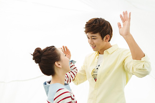 포토 JPG 주간 라이프스타일 커플 여자 남자 여유 커플라이프 장난 놀이 휴식 미소 웃음 사람 동양인 상반신 20대 성인 야외 두명 옆모습 소풍 마주보기 한국인 천 상쾌 청년만 성인만 국내포토 자연요소 감정 뷰포인트 컨셉 관계 모션 표정 인종 청년 생활 야외활동 직물 파일형식