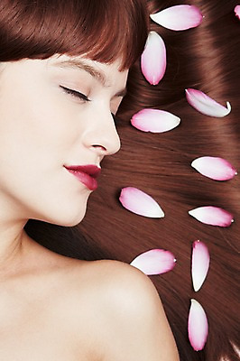 포토 JPG 스튜디오촬영 서양인 외국인 식물 백인 해외기획촬영 우먼라이프 라이프스타일 긴머리 헤어스타일 2012년태국 여자 꽃잎 꽃 포즈 갈색머리 실내 한명 사람 상반신 20대 성인 옆모습 눕기 뷰티 머리카락 눈감음 매끈함 부드러움 여자만 여자한명만 성인여자만 청년만 청년여자만 성인한명만 청년여자한명만 성인여자한명만 성인만 국내포토 1 뷰포인트 모션 인종 청년 내부 생활 머리 감각 파일형식