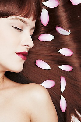 포토 JPG 스튜디오촬영 서양인 외국인 식물 백인 해외기획촬영 우먼라이프 라이프스타일 긴머리 헤어스타일 2012년태국 여자 꽃잎 꽃 포즈 갈색머리 실내 한명 사람 상반신 20대 성인 옆모습 눕기 뷰티 머리카락 눈감음 매끈함 부드러움 여자만 여자한명만 성인여자만 청년만 청년여자만 성인한명만 청년여자한명만 성인여자한명만 성인만 국내포토 1 뷰포인트 모션 인종 청년 내부 생활 머리 감각 파일형식