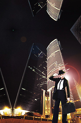 PSD 서양인 외국인 백인 편집 편집이미지 모자 우먼라이프 여자 패션 로우앵글 포즈 서류가방 가방 비즈니스 바지 모션 한명 서기 사람 정장 20대 성인 야외 비즈니스라이프 고층빌딩 재킷 도시 직장인 비즈니스우먼 매니시 매니시룩 중절모 남장 페도라 오피스룩 여자만 여자한명만 성인여자만 청년만 청년여자만 성인한명만 청년여자한명만 성인여자한명만 성인만 이미지편집 직업 모자_잡화 1 라이프스타일 잡화 옷 뷰포인트 하의 인종 빌딩 청년 외투 파일형식