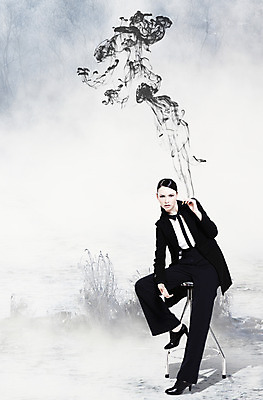 전신 PSD 서양인 외국인 나무 식물 백인 편집 편집이미지 우먼라이프 여자 패션 포즈 의자 비즈니스 바지 모션 흡연 담배 한명 사람 앉기 정장 20대 성인 야외 앞모습 비즈니스라이프 재킷 안개 물가 비즈니스우먼 풀 연기 강가 매니시 매니시룩 남장 오피스룩 여자만 여자한명만 성인여자만 청년만 청년여자만 성인한명만 청년여자한명만 성인여자한명만 성인만 이미지편집 1 라이프스타일 옷 뷰포인트 가구 하의 날씨 인종 풍경 청년 강 외투 직장인 파일형식