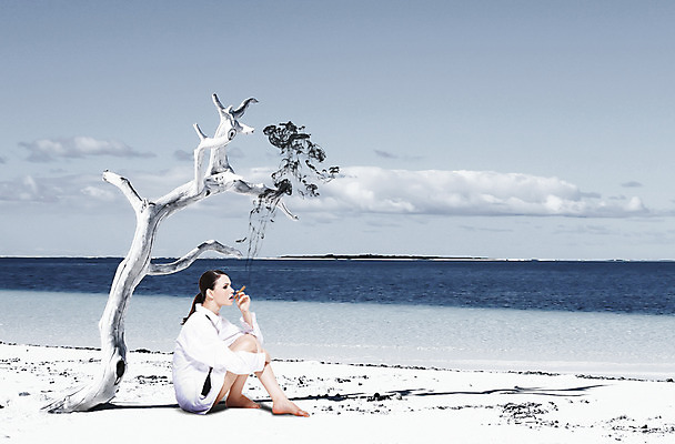 PSD 서양인 외국인 나무 식물 백인 구름 편집 편집이미지 우먼라이프 여자 패션 바다 포즈 셔츠 와이셔츠 비즈니스 모션 맨발 하늘 건조 흡연 담배 한명 사람 앉기 20대 성인 해변 야외 옆모습 비즈니스라이프 모래사장 비즈니스우먼 연기 매니시 매니시룩 오피스룩 여자만 여자한명만 성인여자만 청년만 청년여자만 성인한명만 청년여자한명만 성인여자한명만 성인만 이미지편집 자연요소 1 라이프스타일 옷 뷰포인트 상의 발 인종 청년 직장인 파일형식