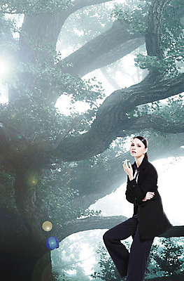 PSD 서양인 외국인 나무 식물 백인 편집 편집이미지 우먼라이프 여자 패션 포즈 비즈니스 바지 모션 자연 나뭇잎 흡연 담배 한명 들기 사람 앉기 정장 20대 성인 야외 앞모습 옆모습 비즈니스라이프 햇빛 재킷 나뭇가지 비즈니스우먼 숲 매니시 매니시룩 남장 오피스룩 고목 여자만 여자한명만 성인여자만 청년만 청년여자만 성인한명만 청년여자한명만 성인여자한명만 성인만 이미지편집 1 라이프스타일 옷 뷰포인트 잎 하의 인종 청년 태양 외투 직장인 생태계 파일형식